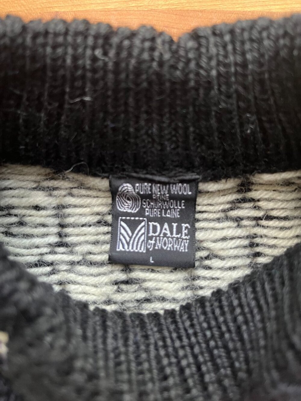 Vintage Dale of Norway Wool Sweater – Size Large - Picture 4 of 6